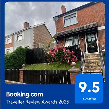 Mairead - Cosy Property In Gaeltacht Quarter Белфаст Екстериор снимка