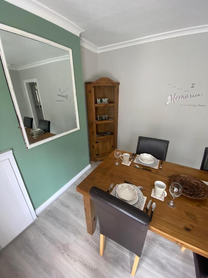 Mairead - Cosy Property In Gaeltacht Quarter Белфаст Екстериор снимка