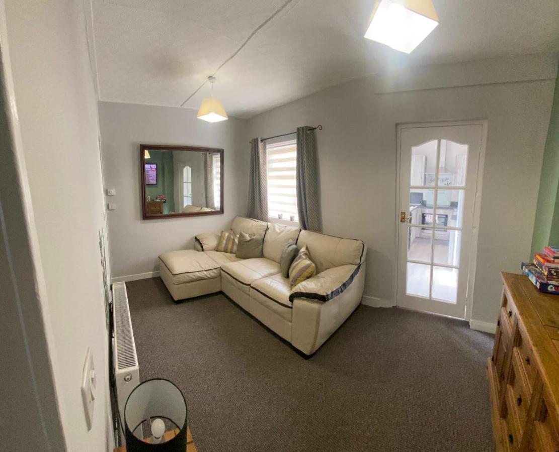 Mairead - Cosy Property In Gaeltacht Quarter Белфаст Екстериор снимка