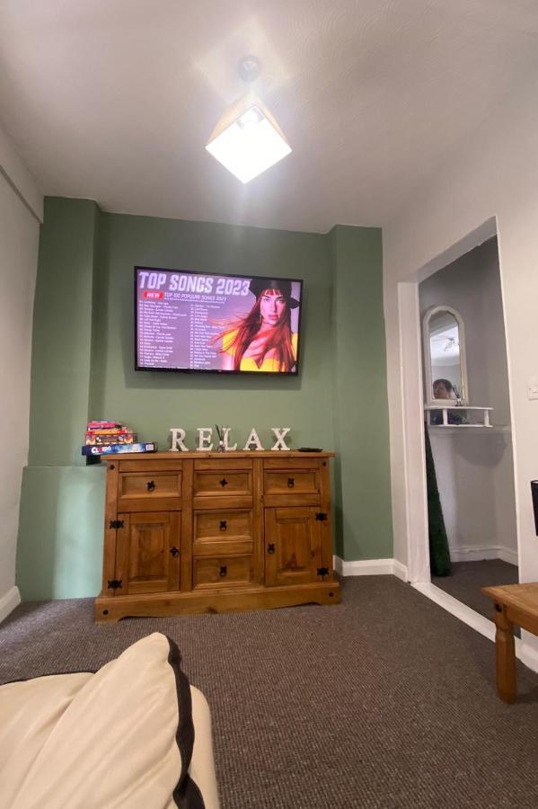 Mairead - Cosy Property In Gaeltacht Quarter Белфаст Екстериор снимка