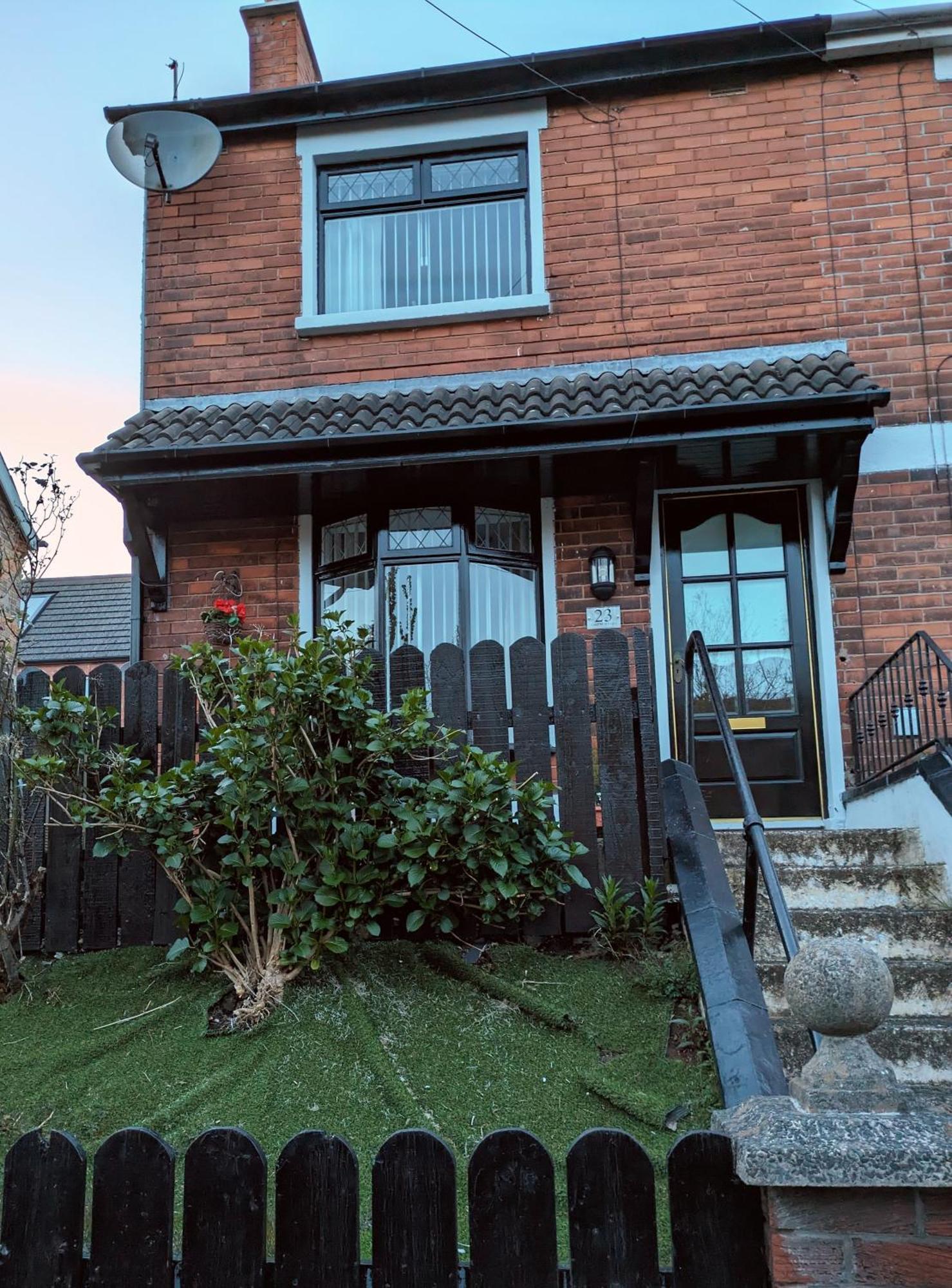 Mairead - Cosy Property In Gaeltacht Quarter Белфаст Екстериор снимка